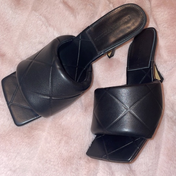 Brand new Bottega Veneta heel sandal in black. - Picture 4 of 4